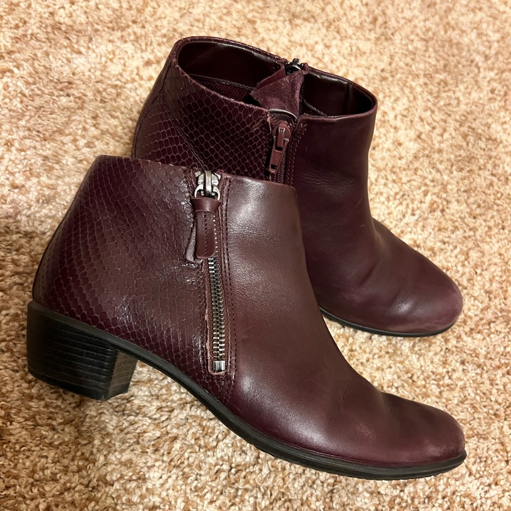 Ecco Women's Burgundy Ankle Boots